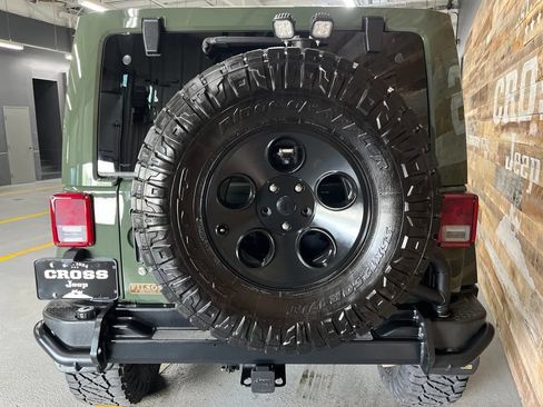 Used 2014 Jeep Wrangler Unlimited Rubicon w/ Connectivity Group AWD/4WD image 43