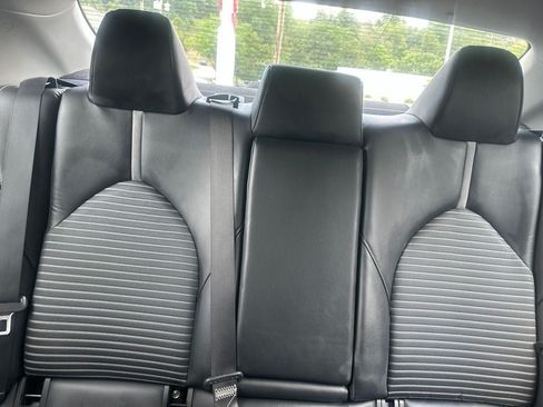 Certified 2018 Toyota Camry SE w/ Moonroof Package FWD image 9