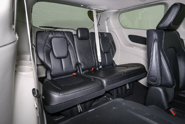 Used 2024 Chrysler Pacifica Limited FWD image 20
