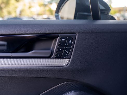 Certified 2025 Porsche Cayenne image 17