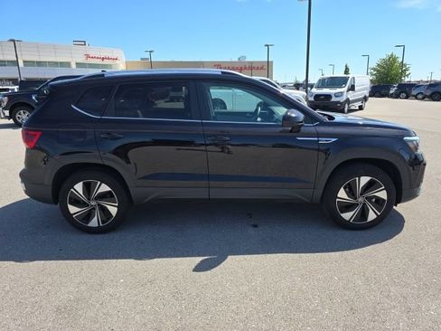 Used 2024 Volkswagen Taos SE AWD/4WD image 6