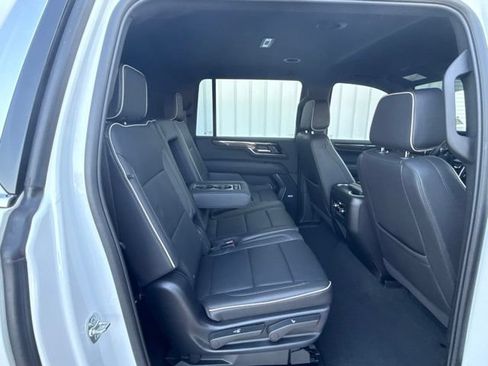 Used 2025 GMC Yukon XL Elevation RWD image 19