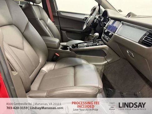 Used 2025 Porsche Macan AWD/4WD image 11