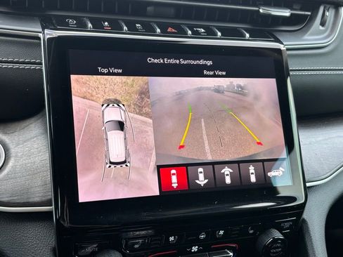 Used 2023 Jeep Grand Cherokee Limited w/ Luxury Tech Group II image 21