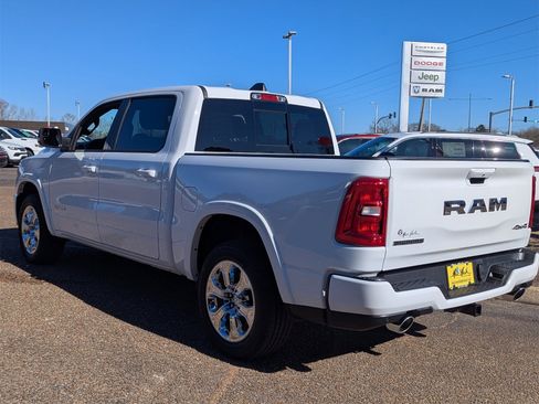 New 2026 RAM 1500 4x4 Crew Cab image 3