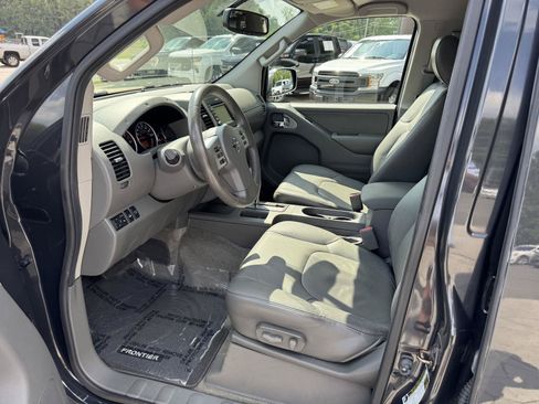 Used 2015 Nissan Frontier SL AWD/4WD image 2