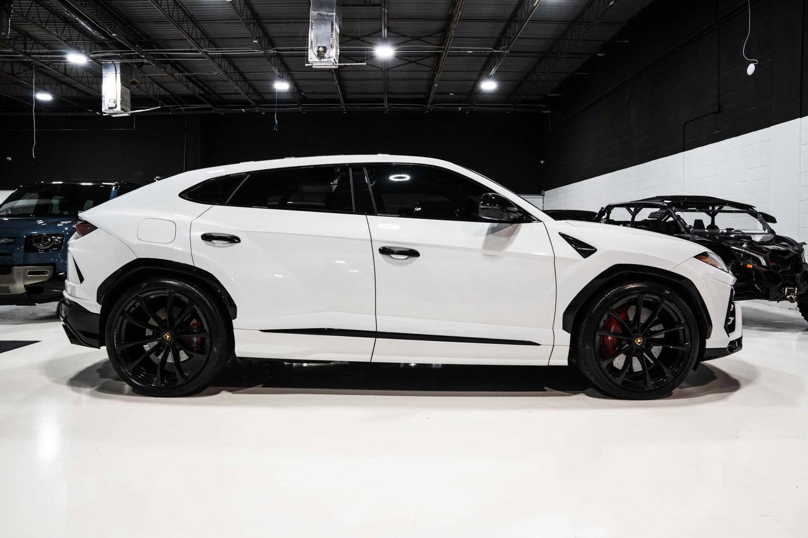 Used 2022 Lamborghini Urus AWD/4WD image 6