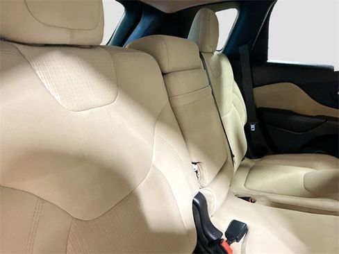 Used 2017 Jeep Cherokee Latitude image 27