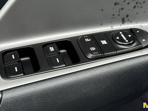 Used 2019 Kia Niro LX image 12