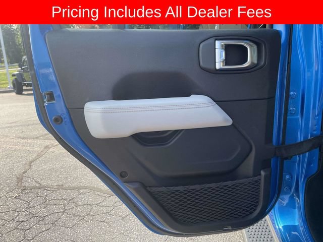 Used 2022 Jeep Wrangler Unlimited Sahara AWD/4WD image 16