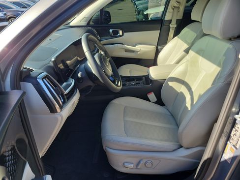 Certified 2025 Kia Sorento S w/ Panoramic Sunroof Package FWD image 22