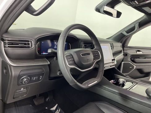 Used 2024 Jeep Wagoneer Series II w/ Flexible Seating Group RWD image 17