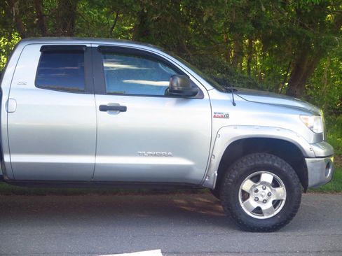 Used 2010 Toyota Tundra 4x4 Double Cab image 19