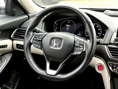 Used 2020 Honda Accord Touring image 32