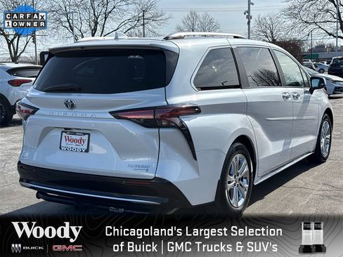 Used 2023 Toyota Sienna Platinum image 8