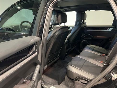 Used 2024 Porsche Cayenne image 27