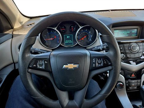 Used 2016 Chevrolet Cruze LT image 14