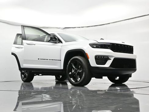 New 2025 Jeep Grand Cherokee Limited w/ Black Appearance Package image 58