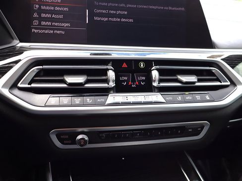 Used 2020 BMW X7 M50i w/ Dynamic Handling Package AWD/4WD image 31