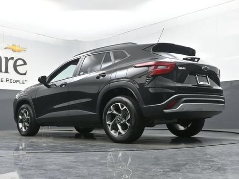 Used 2024 Chevrolet Trax LT w/ Driver Confidence Package FWD image 5
