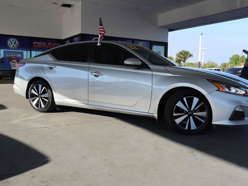 Used 2022 Nissan Altima 2.5 SV FWD image 6