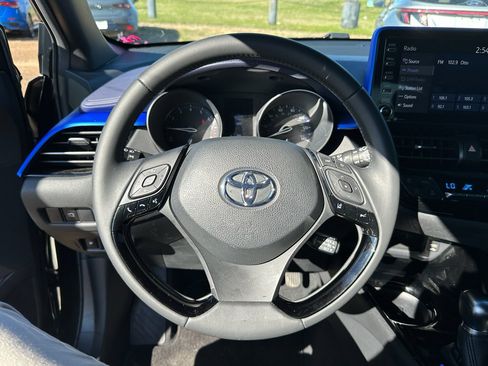 Used 2021 Toyota C-HR XLE image 18