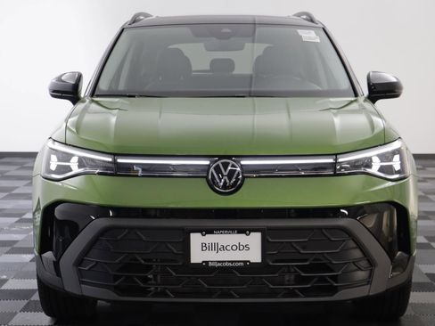 Used 2025 Volkswagen Taos SE image 21