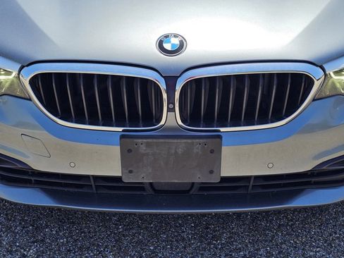 Used 2020 BMW 530i w/ Premium Package RWD image 3
