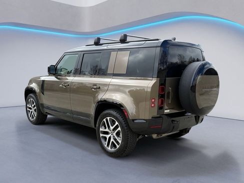 Used 2025 Land Rover Defender 110 X-Dynamic SE AWD/4WD image 4