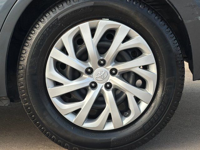 Used 2017 Toyota Corolla LE FWD image 29