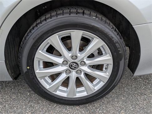 Used 2018 Toyota Camry LE image 11