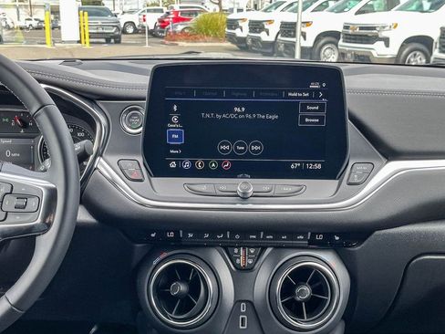 Used 2025 Chevrolet Blazer LT w/ Sound & Technology Package image 12