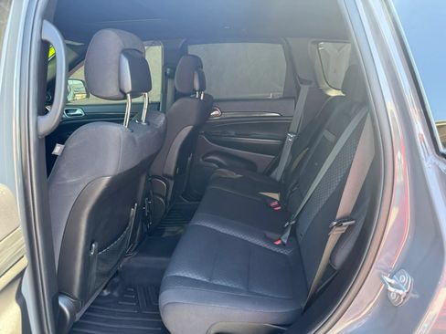 Used 2019 Jeep Grand Cherokee Laredo AWD/4WD image 8