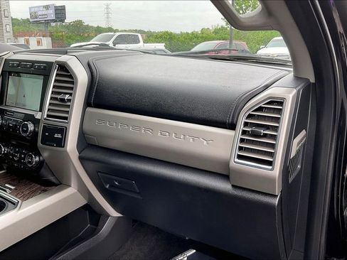 Used 2017 Ford F250 Lariat w/ Lariat Ultimate Package AWD/4WD image 24