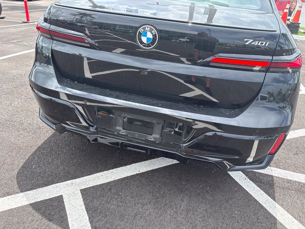 Used 2023 BMW 740i RWD image 11