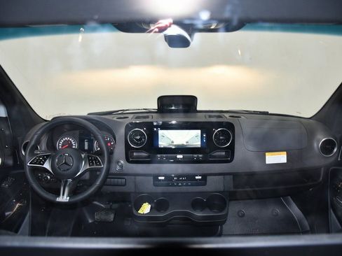 New 2025 Mercedes-Benz Sprinter 2500 image 9