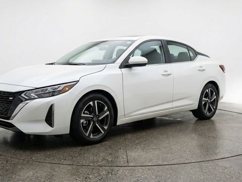 Used 2025 Nissan Sentra SV FWD image 3