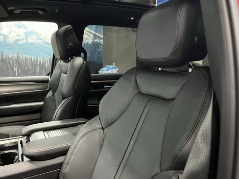 New 2026 Jeep Grand Wagoneer 4WD w/ Premium Group I image 20