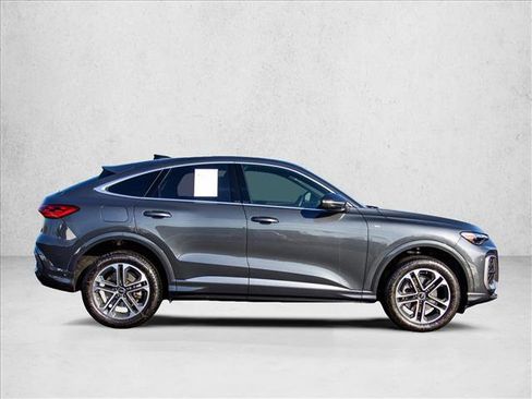 Certified 2025 Audi Q5 Premium Plus image 4