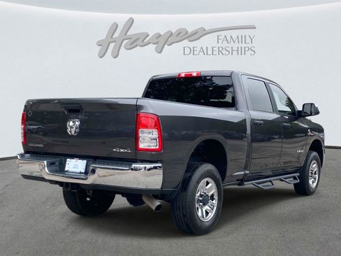Used 2022 RAM 2500 Big Horn AWD/4WD image 3