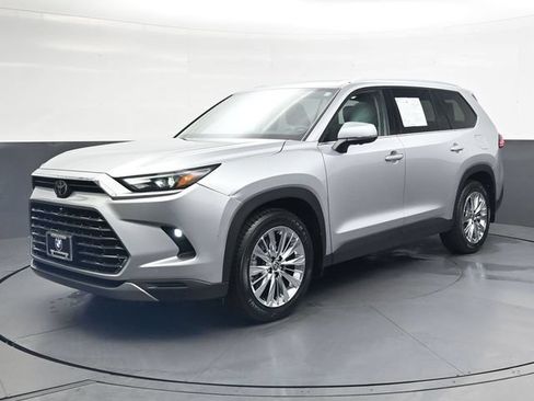 Used 2024 Toyota Grand Highlander AWD image 10