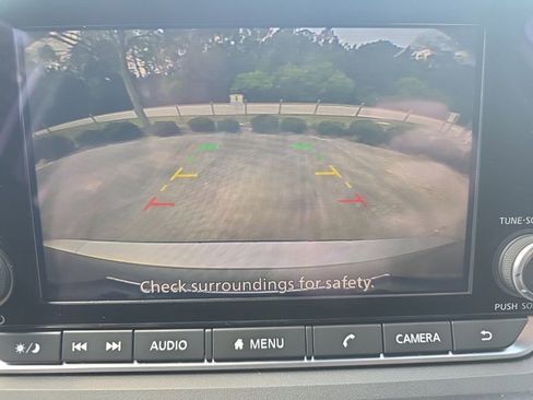 Used 2025 Nissan Rogue SV image 28