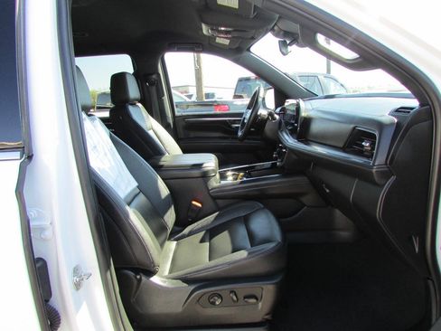 Used 2025 Chevrolet Tahoe LT AWD/4WD image 19
