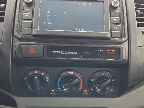 Used 2015 Toyota Tacoma PreRunner w/ Convenience Package RWD image 27
