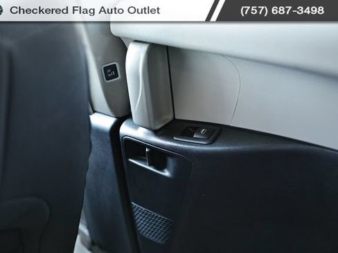 Used 2022 Chrysler Voyager LX FWD image 25