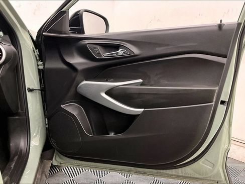 Used 2024 Chevrolet Trax RS FWD image 25
