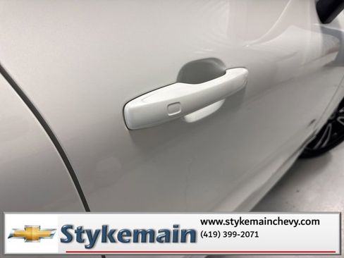 Used 2018 Volvo XC60 T6 Momentum w/ Convenience Package image 23