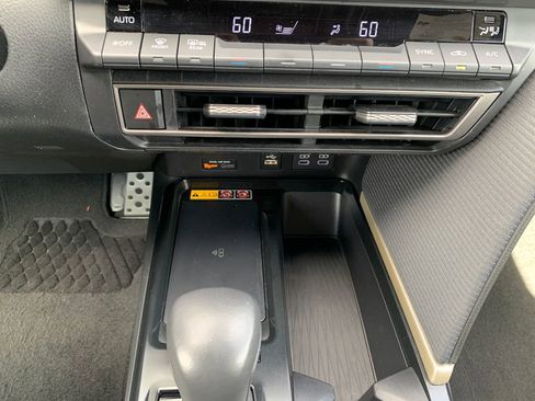 Used 2026 Toyota Camry SE FWD image 20