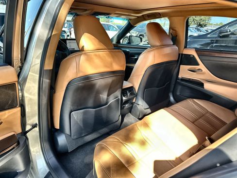 Used 2024 Lexus ES 350 Ultra Luxury w/ Accessory Package (Z2) FWD image 17