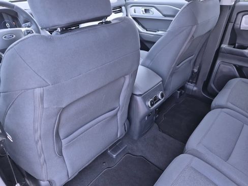 Used 2025 Ford Explorer Active AWD/4WD image 18